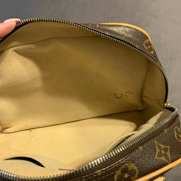 Authentic Louis Vuitton Manhattan - Picture 4 of 8